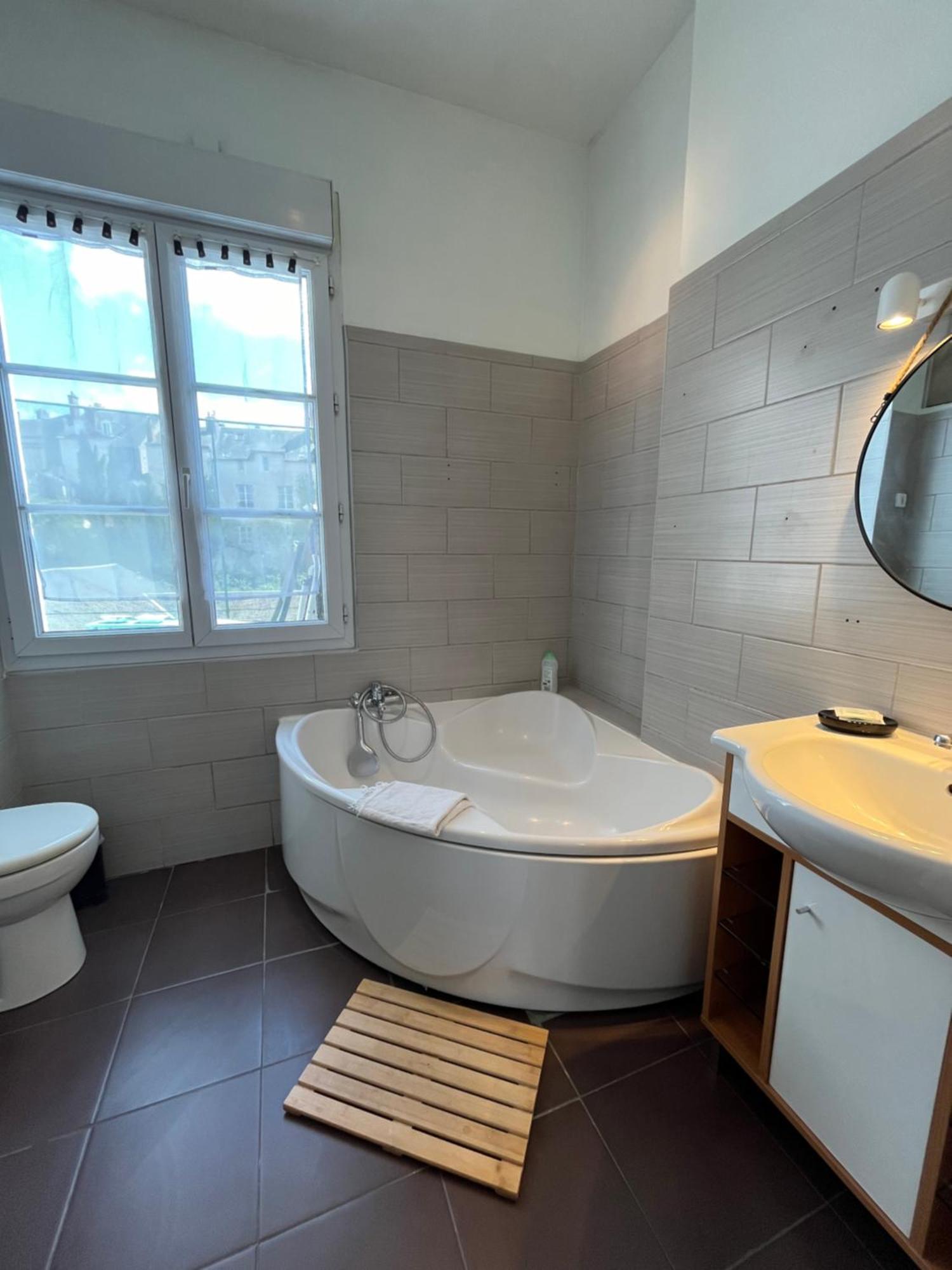 Cote Chateau - Grand Appartement Au Coeur De Blois Buitenkant foto